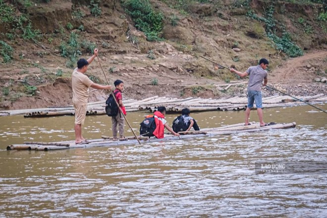 Cận năm học mới, học sinh vùng cao xứ Lạng vẫn mong một cây cầu