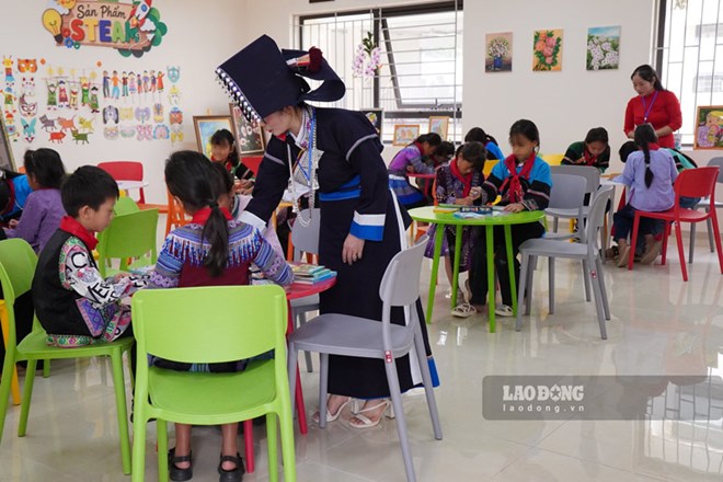 Lào Cai yêu cầu ưu tiên bảo đảm sách giáo khoa cho học sinh vùng cao, vùng sâu, vùng xa và hoàn cảnh khó khăn. Ảnh: Đinh Đại chụp ngày 5.9