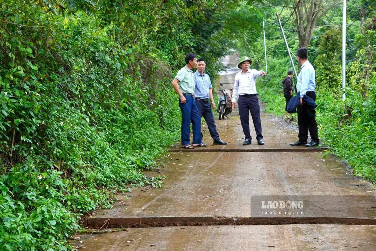 Tuyến đường bê tông tại Tổ dân phố 10 Đắk Ha (Bắc Gia Nghĩa) xuất hiện 8 vết nứt nguy hiểm (Ảnh chụp ngày 18.9). Ảnh: Nhi Nhi