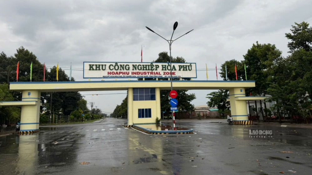 Tại Khu công nghiệp Hòa Phú, hơn 1.400 lao động được khảo sát có nhu cầu thuê nhà ở xã hội. Ảnh chụp ngày 20.9.2026 tại cổng KCN Hòa Phú. Ảnh: Hoàng Lộc