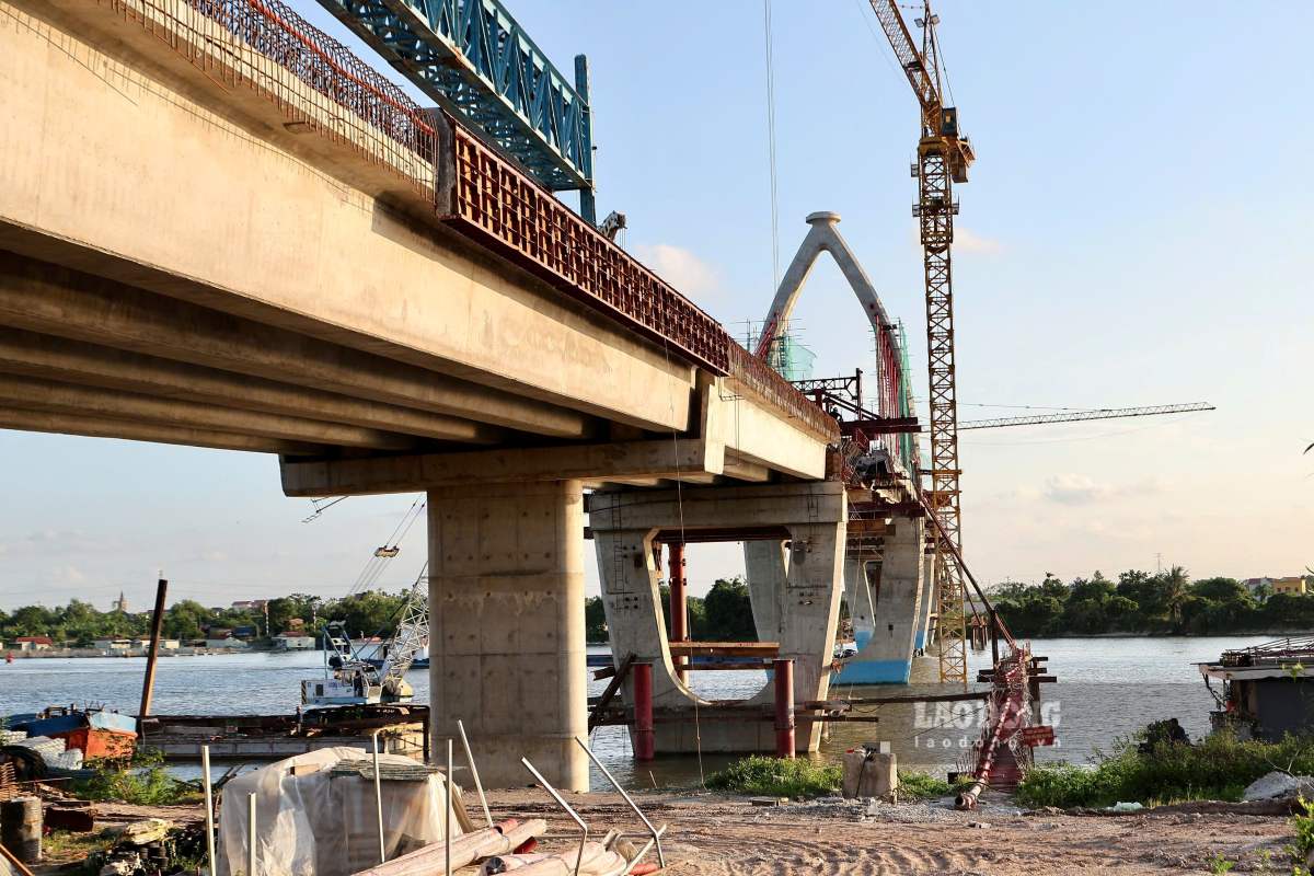 Đến nay, gói thầu thi công cầu Tân An đạt khoảng 86% khối lượng. Ảnh: Việt Cường
