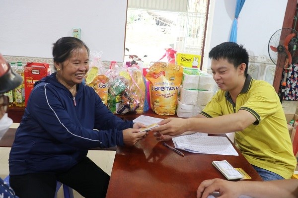 Gần 99% người dân ở Điện Biên đã nhận lương hưu qua chuyển khoản