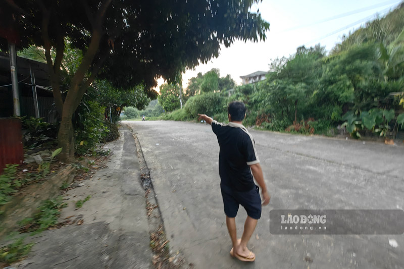 Người dân trong vùng quy hoạch quan tâm đến tiến độ triển khai dự án và phương án bồi thường, tái định cư. Ảnh: Đinh Đại