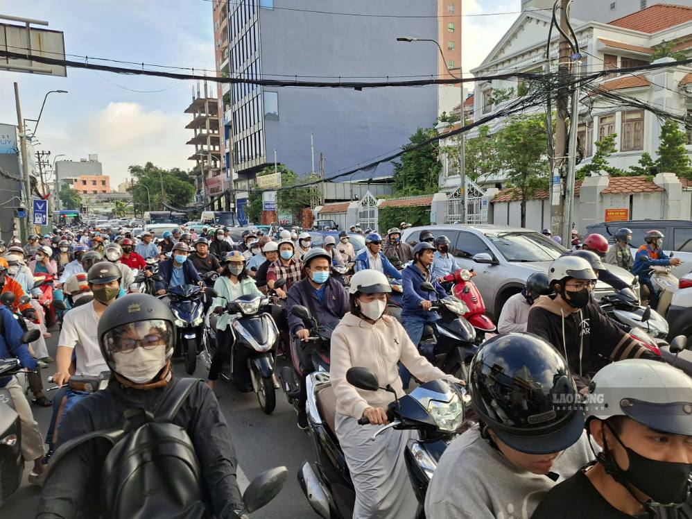 Kẹt xe đường Đinh Bộ Lĩnh (TPHCM) tháng 9.2026. Ảnh: Minh Quân