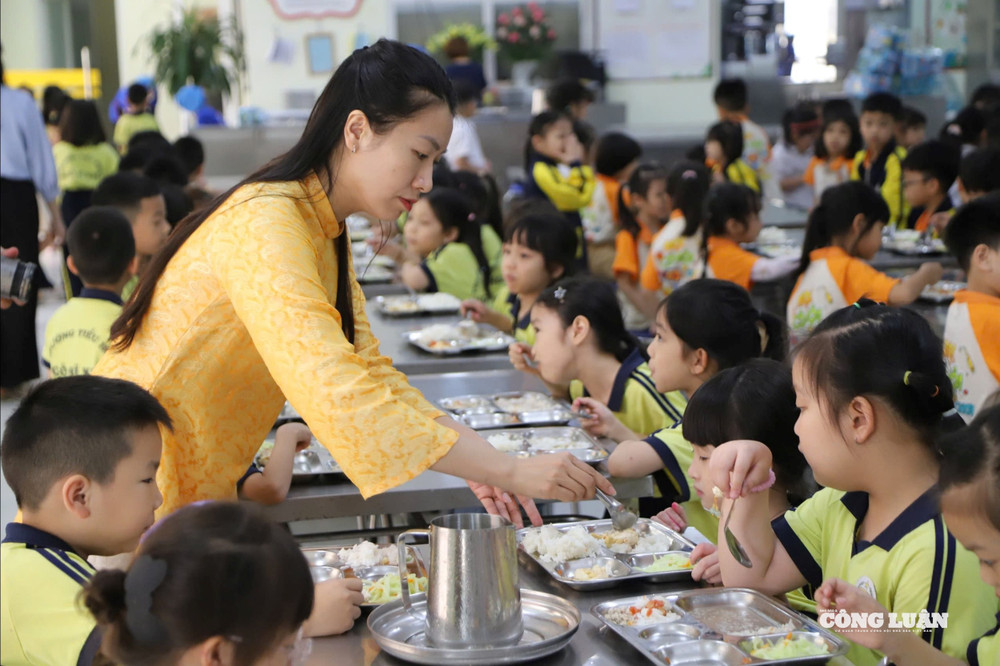 Dịch vụ cung cấp suất ăn cho trường học, cơ sở y tế dự kiến được miễn thuế. Ảnh: Vanhien z7689099787050_2fa0af55fc2068cbef77c29e8da71034.jpg