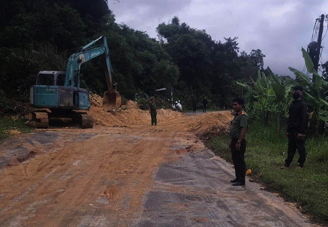 Đèo Đa Mi trên Quốc lộ 55 thông xe sau nhiều giờ chia cắt do sạt lở