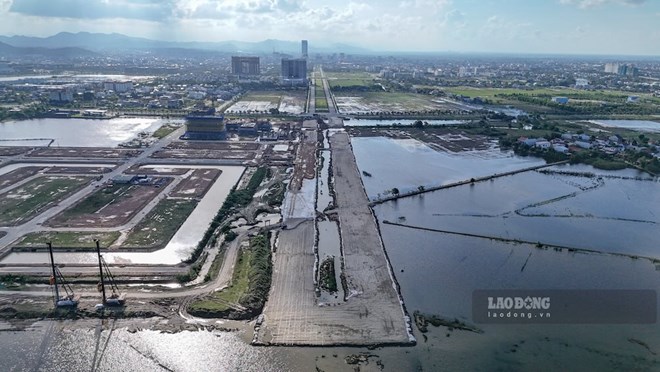 Công trường ngập nước, dự án đường Tố Hữu nối sân bay Phú Bài gặp khó