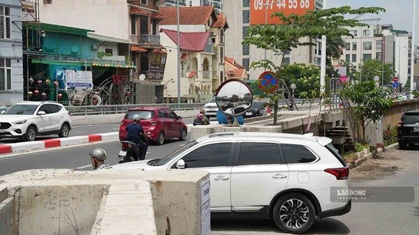 Hà Nội cấm xe khách trên 16 chỗ, xe tải qua khu vực thi công cầu Tứ Liên