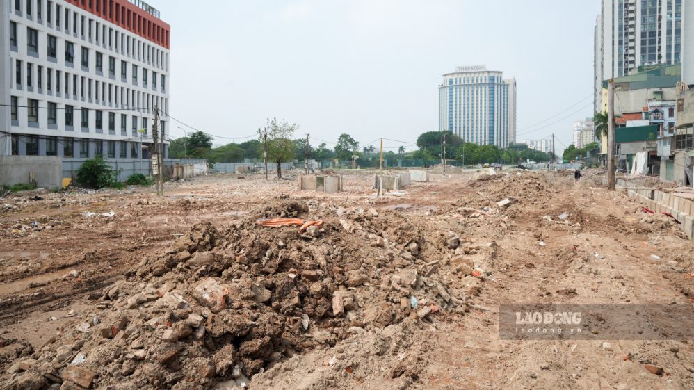 Phần lớn trạc thải trong phạm vi dự án đã được vận chuyển đi nơi khác. Ảnh: Hương Giang