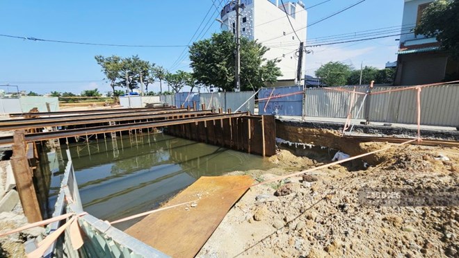 Công trình thoát nước gần 130 tỉ đồng thành nỗi ám ảnh giữa mùa mưa