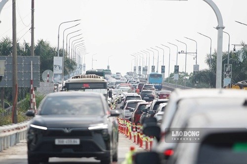 Hà Nội lên tiếng về việc ùn tắc tại khu vực cầu Thăng Long