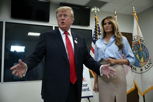 Thế giới ngày 25.10: Ông Trump và phu nhân bỏ phiếu sớm trong cuộc bầu cử giữa kỳ Mỹ