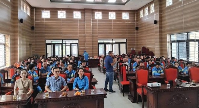 Huấn luyện an toàn vệ sinh lao động cho cán bộ, công nhân viên