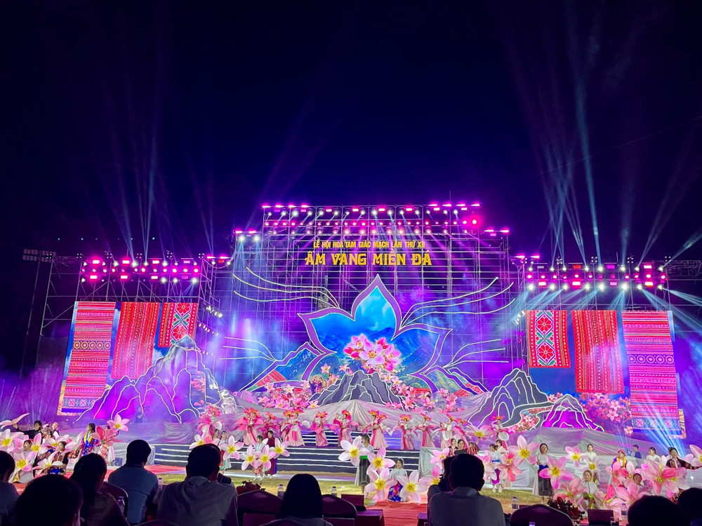 Lễ hội Hoa Tam giác mạch lần thứ XII tại Tuyên Quang. Ảnh: Sở VHTT&DL Tuyên Quang am-vang-mien-da.jpg