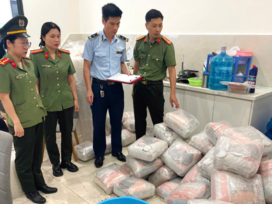 Cơ quan chức năng phát hiện cơ sở sản xuất, buôn bán hàng giả là thức ăn dùng để chăn nuôi