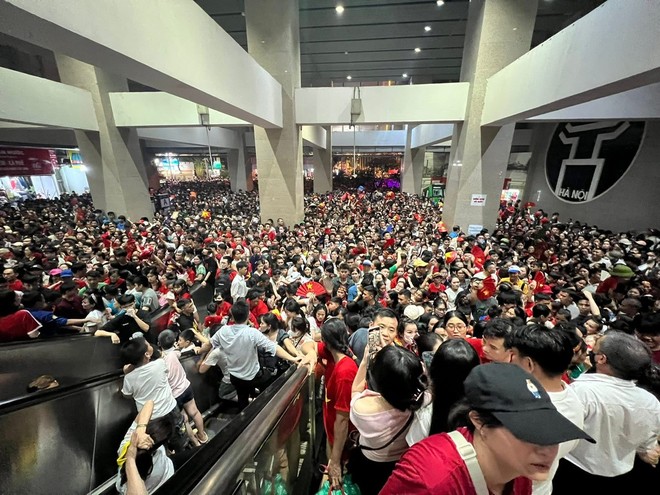 Khách đi tàu điện Cát Linh- Hà Đông phá kỷ lục với hơn 17 vạn lượt trong ngày 24/8 Khách đi tàu điện Cát Linh- Hà Đông phá kỷ lục với hơn 17 vạn lượt trong ngày 24/8