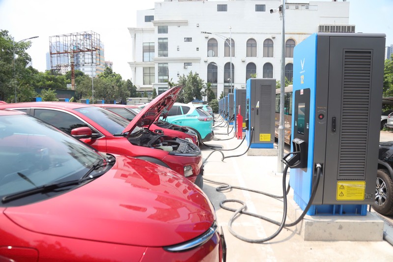 Hà Nội yêu cầu rà soát quỹ đất để xây trạm sạc xe điện Hà Nội yêu cầu rà soát quỹ đất để xây trạm sạc xe điện