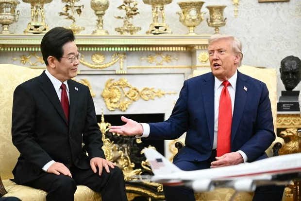 Tổng thống Mỹ Donald Trump tiếp Tổng thống Hàn Quốc Lee Jae-myung tại Phòng Bầu dục của Nhà Trắng Tổng thống Mỹ Donald Trump tiếp Tổng thống Hàn Quốc Lee Jae-myung tại Phòng Bầu dục của Nhà Trắng